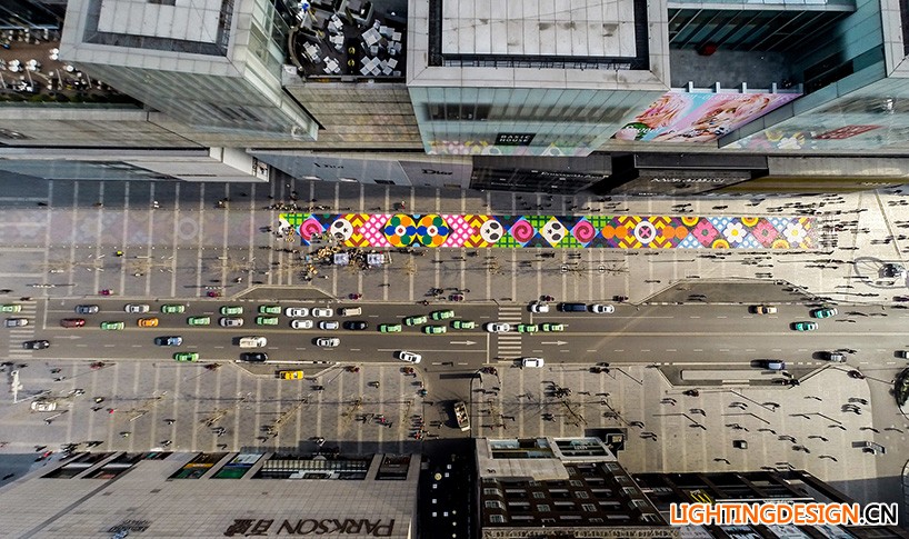 成都街头的糖果地毯