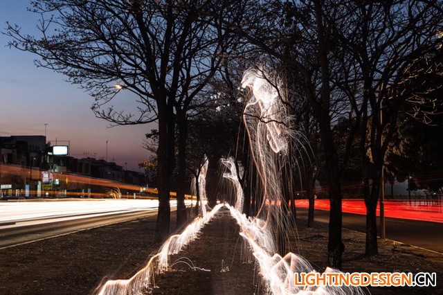 虚幻雕塑：巴西摄影师用相机点燃火树银花